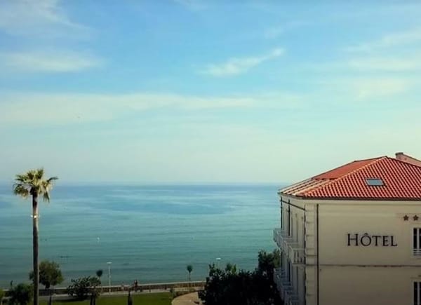 Grand hôtel des Sablettes, Curio Collection by Hilton ****, Hôtel 4*, La-Seyne-sur-Mer, France